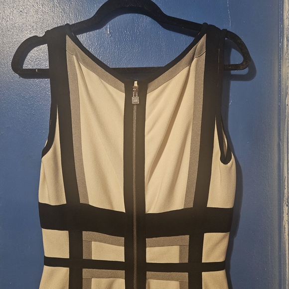 Herve Leger Black and‎ White Grid Midi Dress - Picture 4 of 9